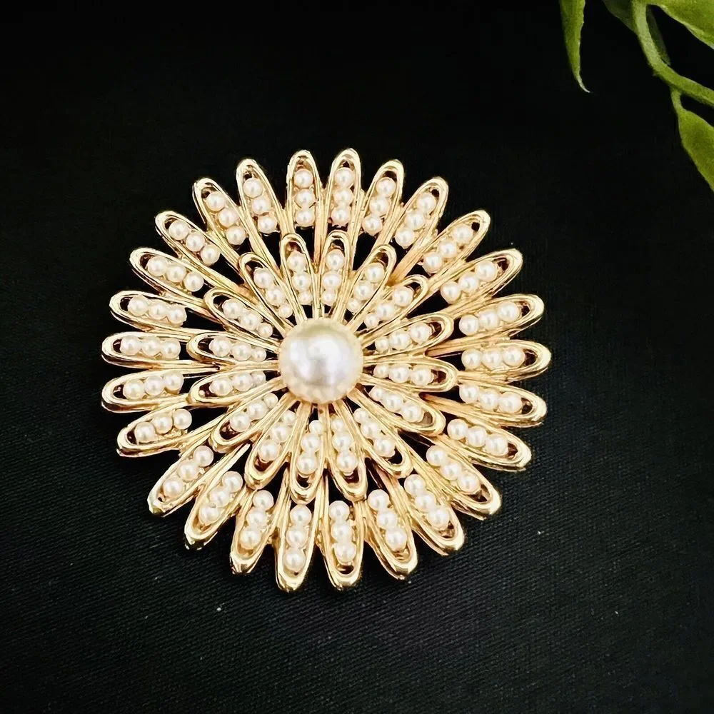 Vintage Sun Flower Burst Pearl Detailed Brooch Floral Gold Tone BEAUTIFUL 4259